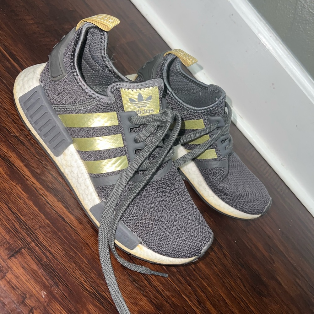 Adidas NMD R1 grey five gold metallic